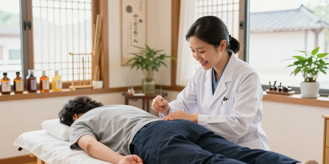 수원교통사고한의원, practitioner providing effective acupuncture treatment in a soothing environment.
